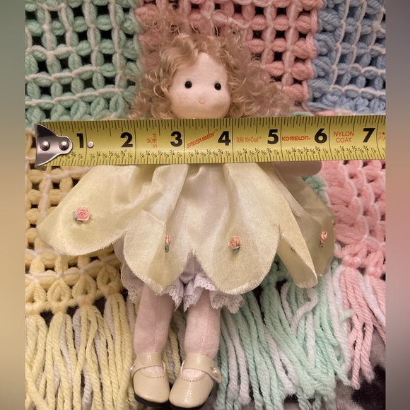 Green Tree Collectible Yellow Dress Lullaby Musical Girl Soft Doll - Picture 14 of 16